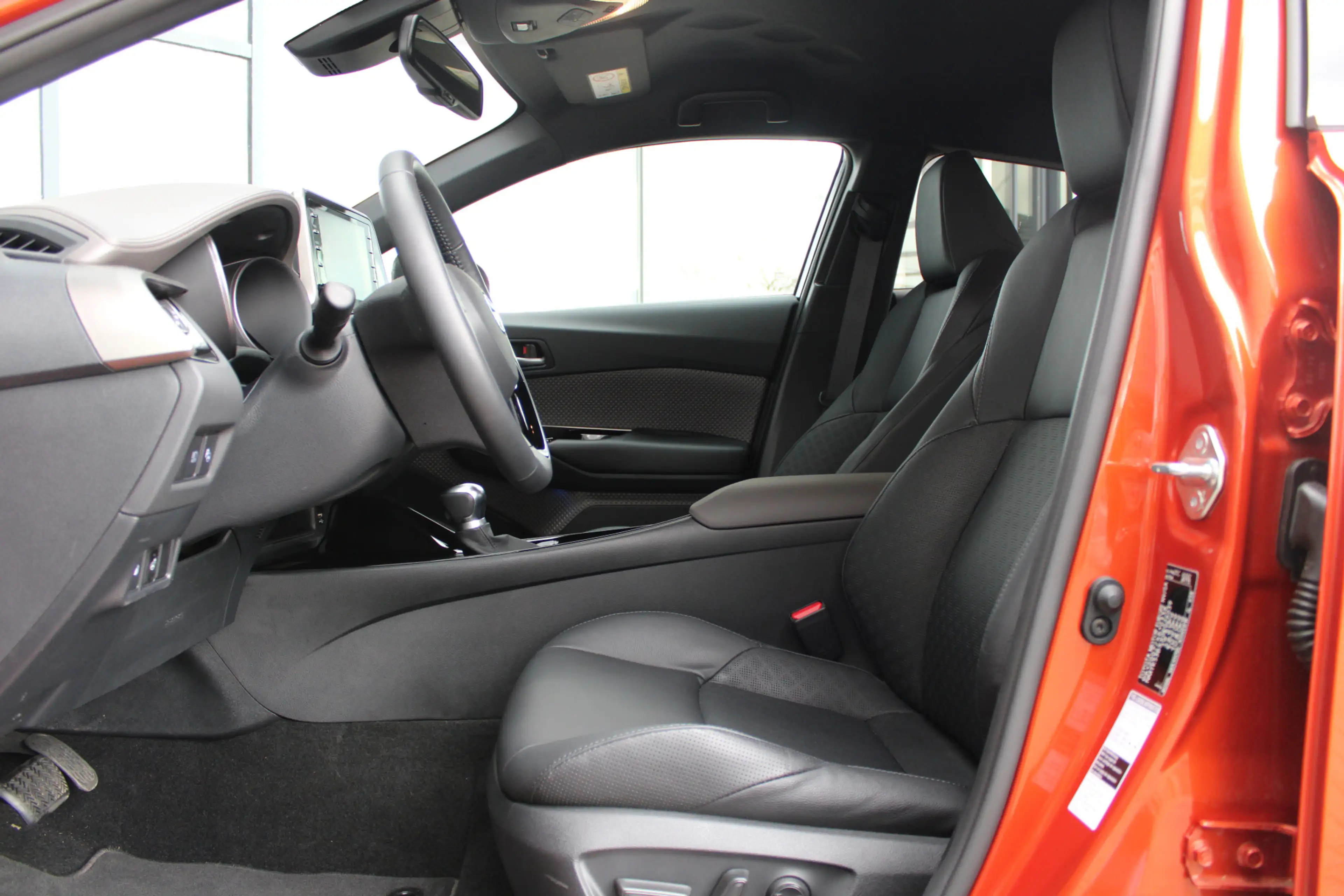 Toyota C-HR 2.0 Hybrid Launch Edition LED,LEER,JBL,NAVI/CAM — photo 9