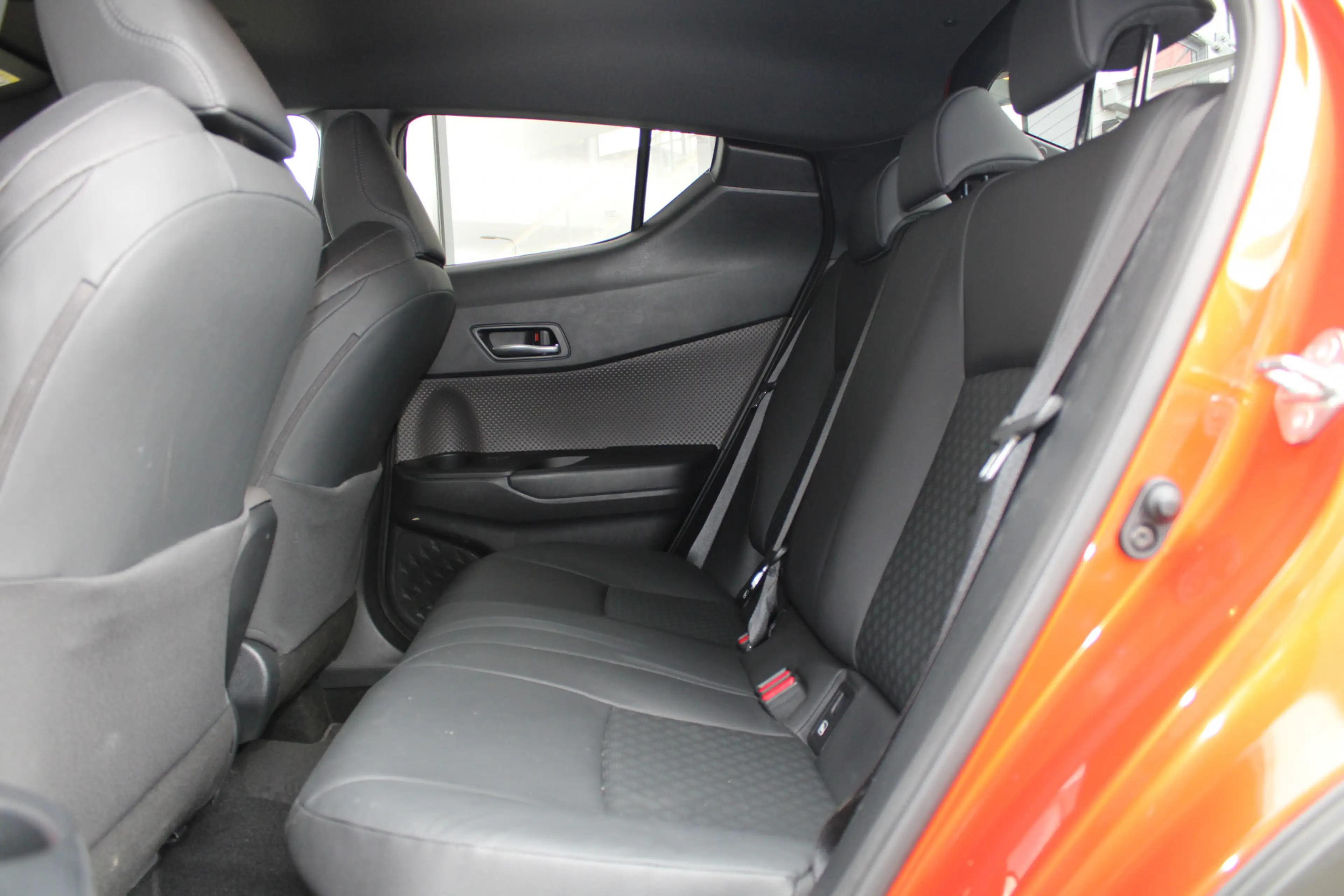 Toyota C-HR 2.0 Hybrid Launch Edition LED,LEER,JBL,NAVI/CAM — photo 10