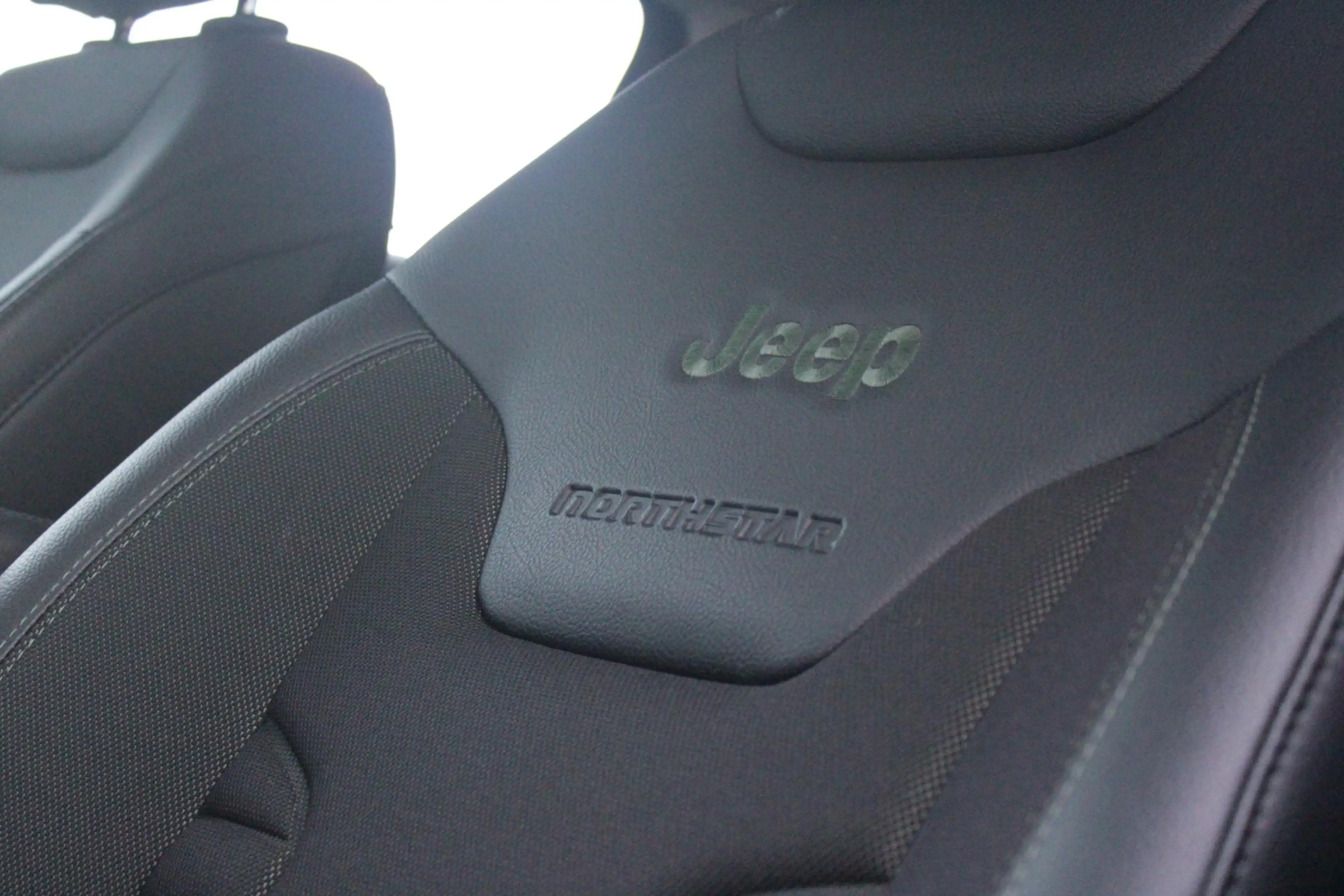 Jeep Compass 4xe 240PK Plug-in Hybrid Electric NORTH STAR | PAN — photo 35