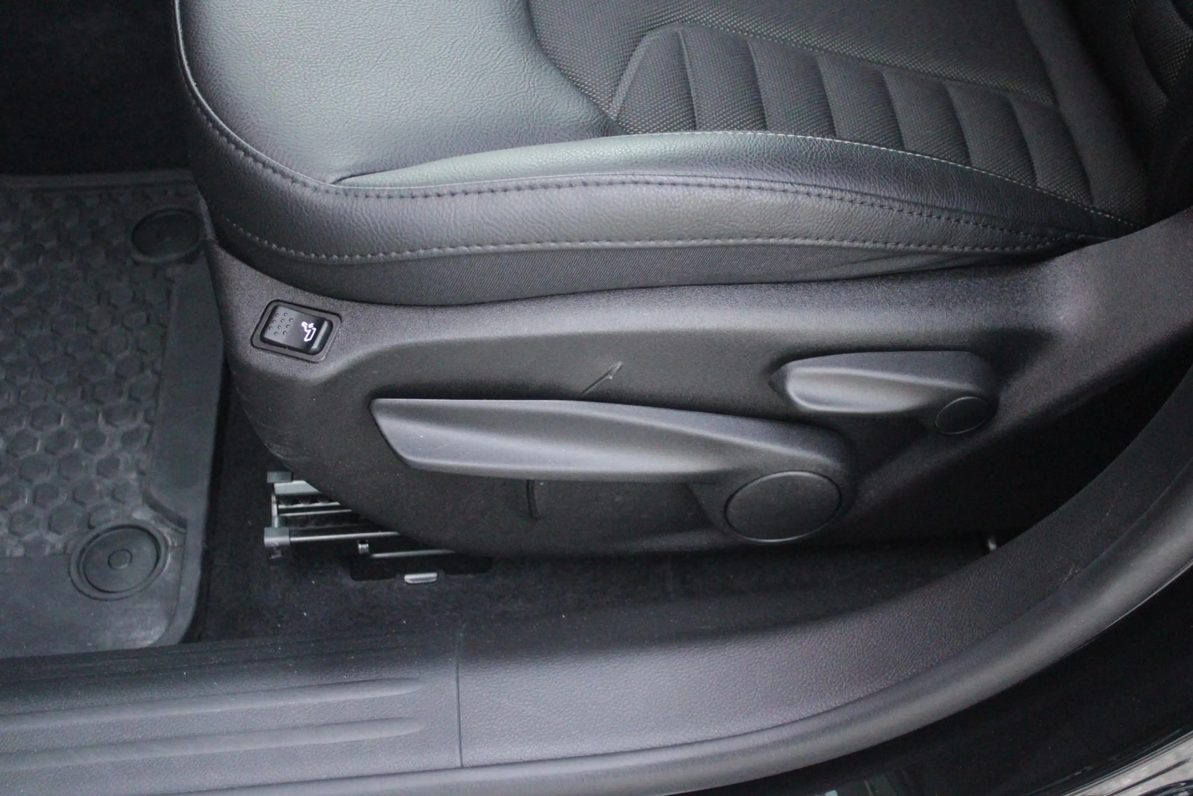 Jeep Compass 4xe 240PK Plug-in Hybrid Electric NORTH STAR | PAN — photo 18