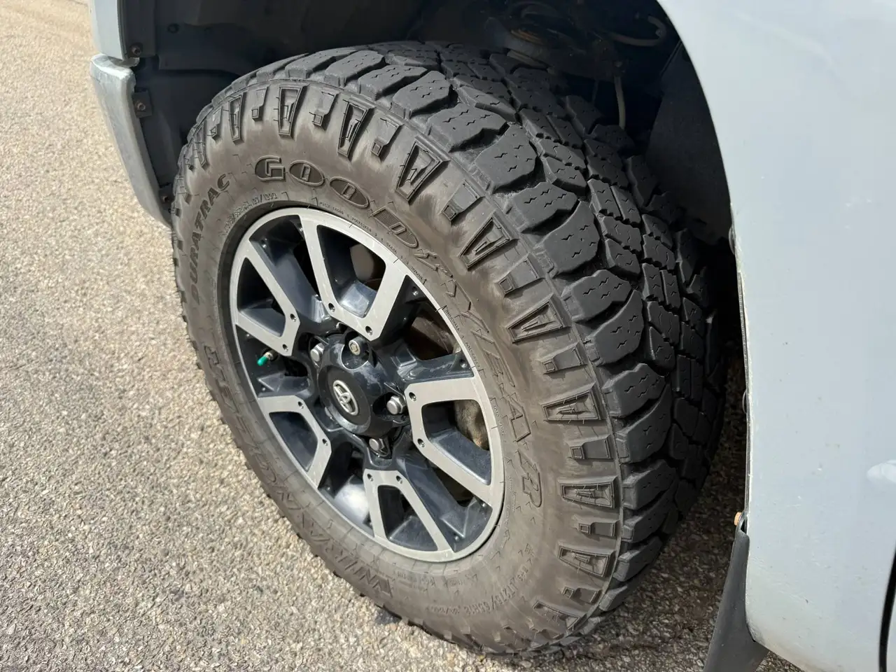 Toyota Tundra снимка Toyota Tundra