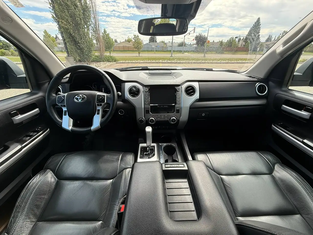 Toyota Tundra снимка Toyota Tundra