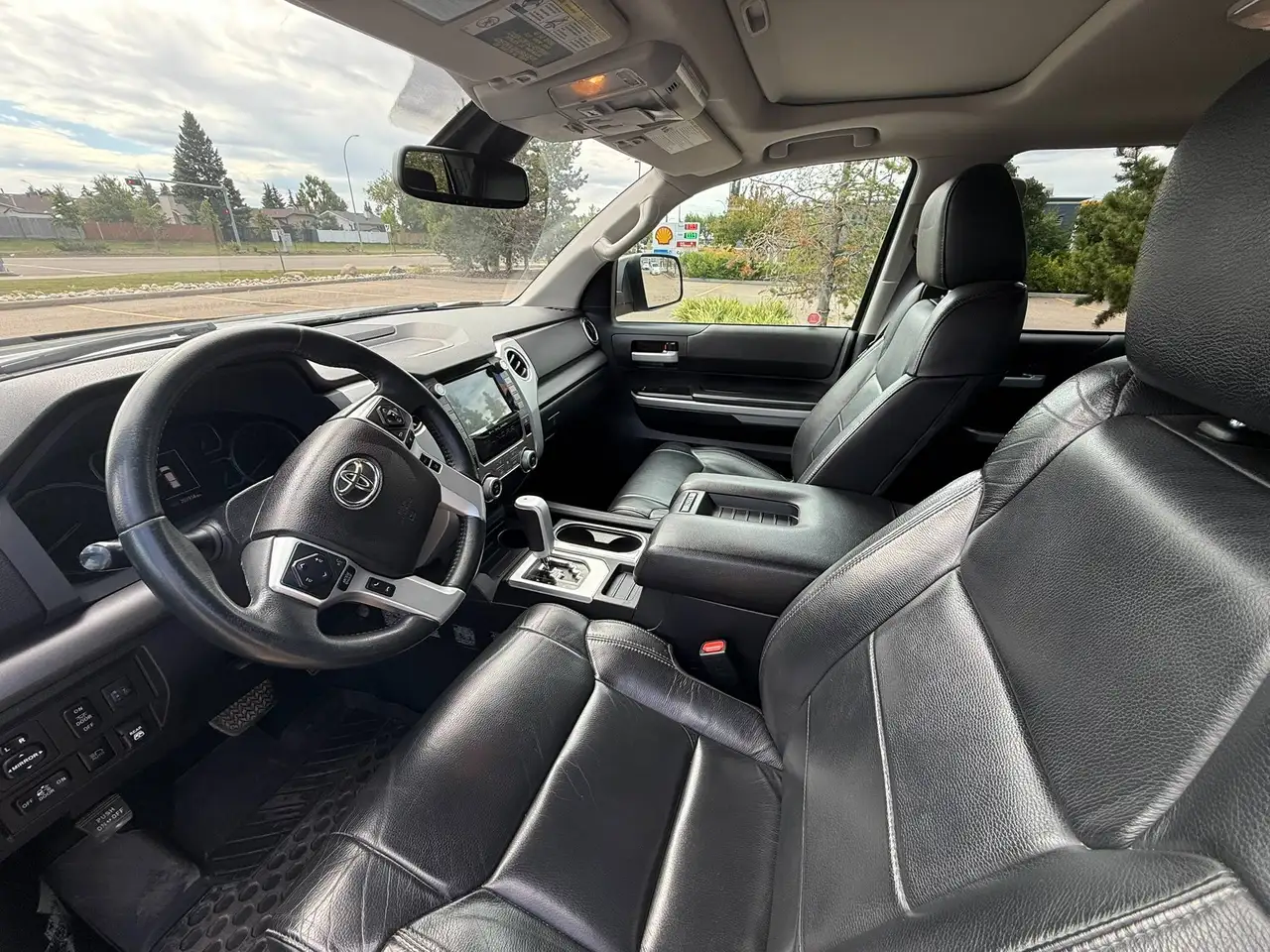 Toyota Tundra снимка Toyota Tundra