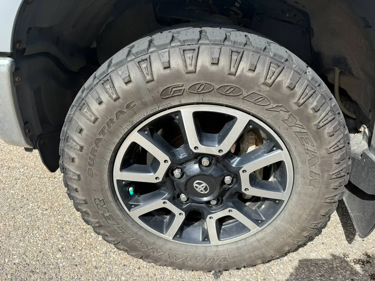 Toyota Tundra снимка Toyota Tundra