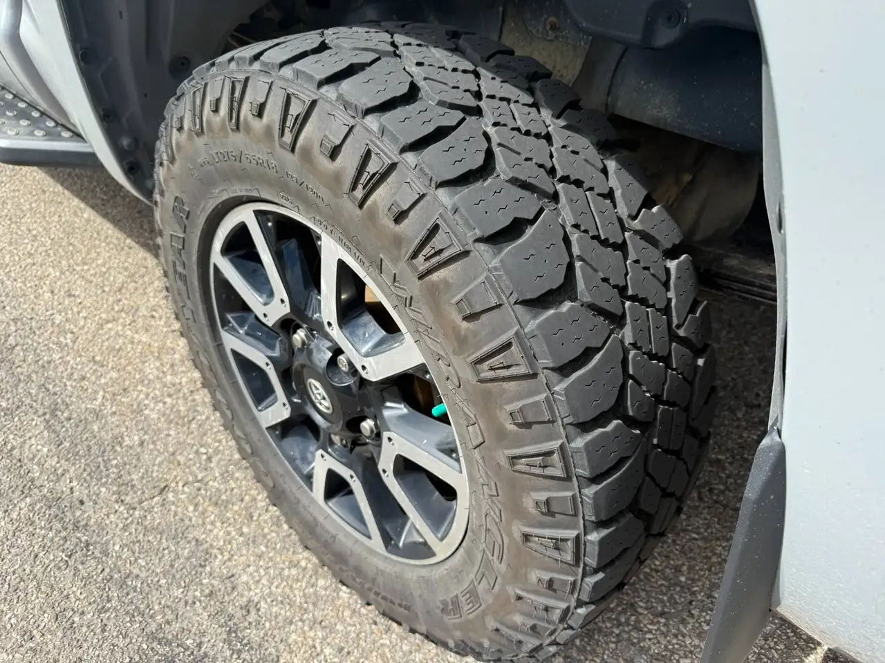 Toyota Tundra снимка Toyota Tundra