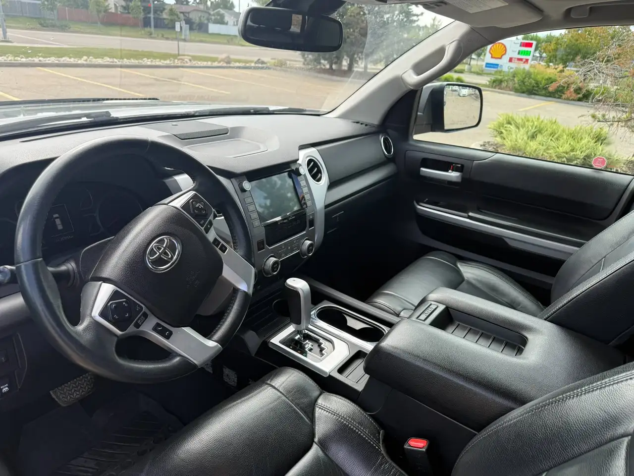 Toyota Tundra снимка Toyota Tundra