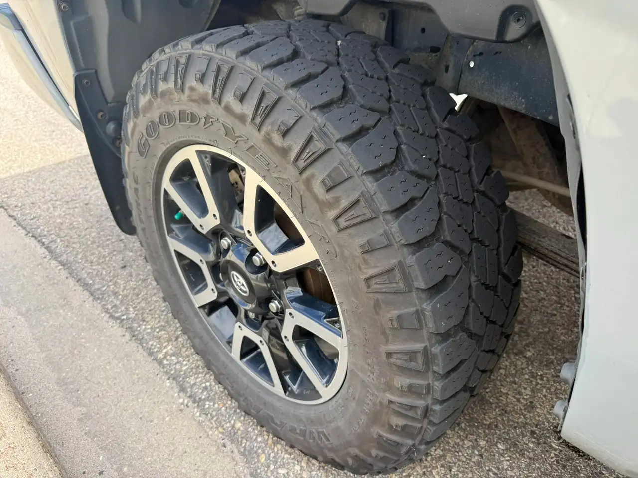 Toyota Tundra снимка Toyota Tundra