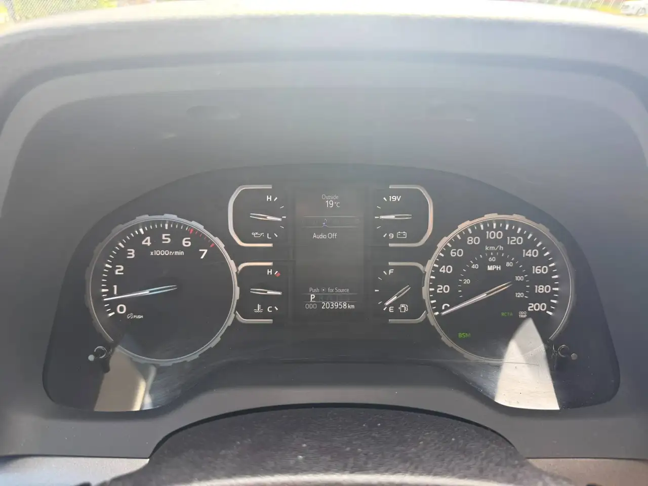 Toyota Tundra снимка Toyota Tundra