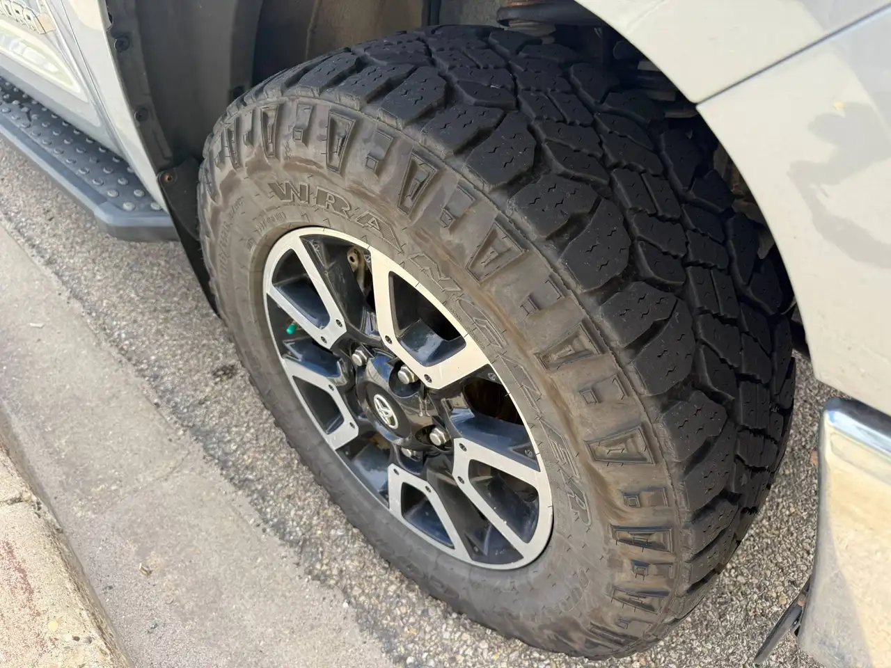 Toyota Tundra снимка Toyota Tundra
