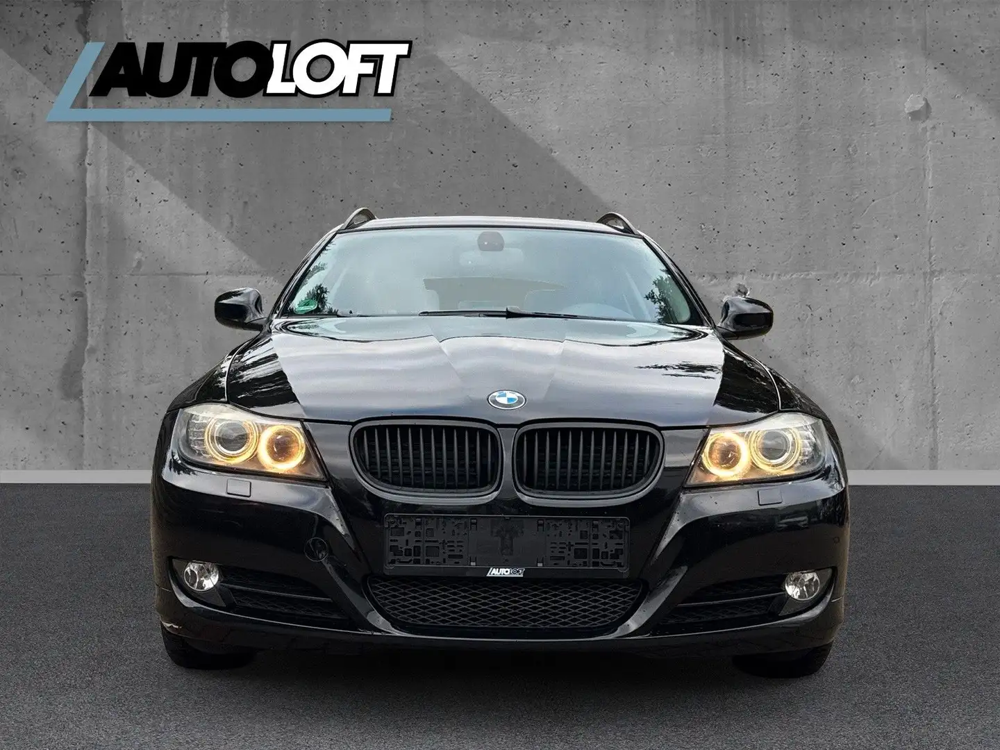 BMW 318 i Touring AHK/SHZ/PDC/TEMP./XENON Schwarz - 2