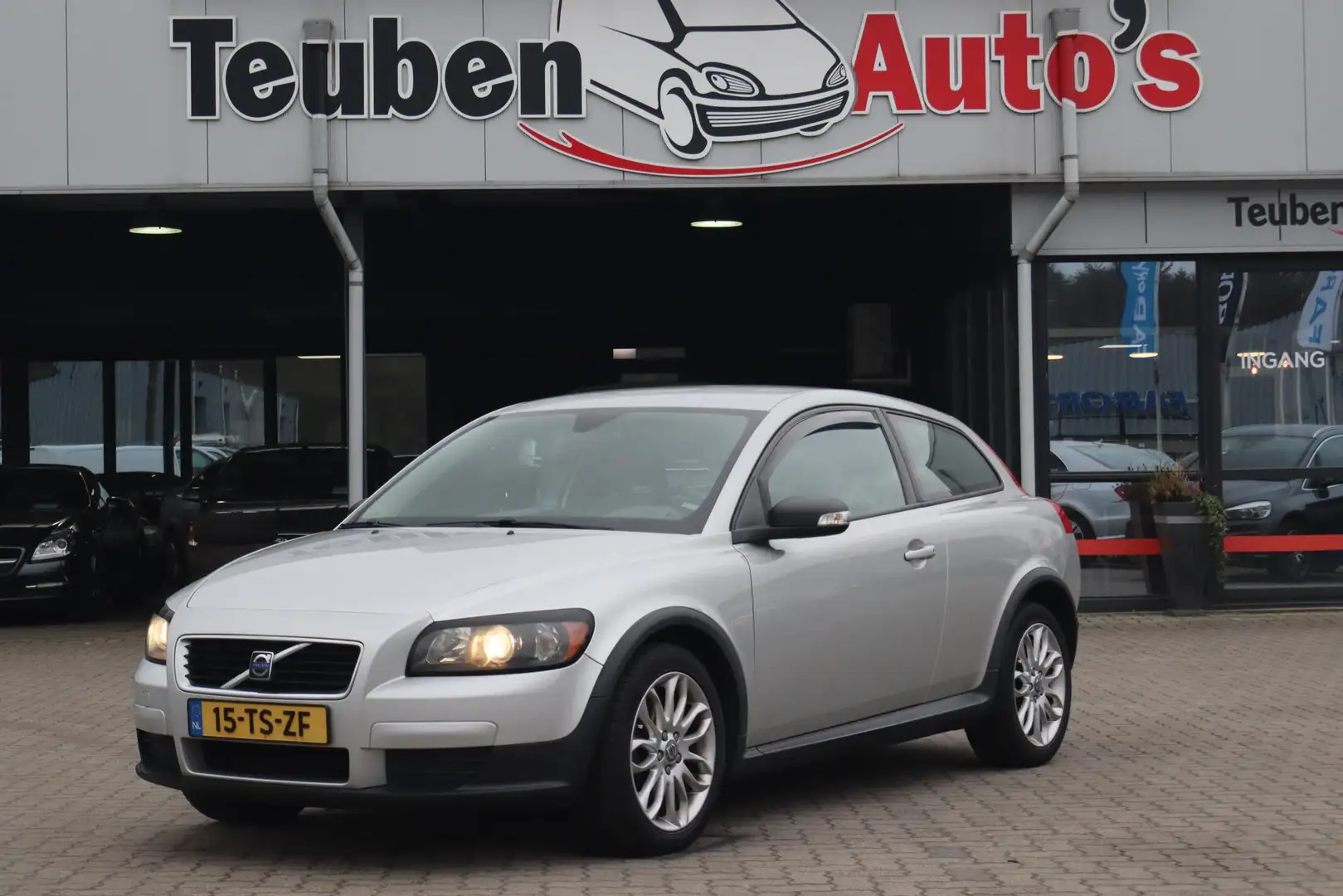 Volvo C30 2.0 Kinetic Airco, Climate control, Trekhaak, Lich Grijs - 1
