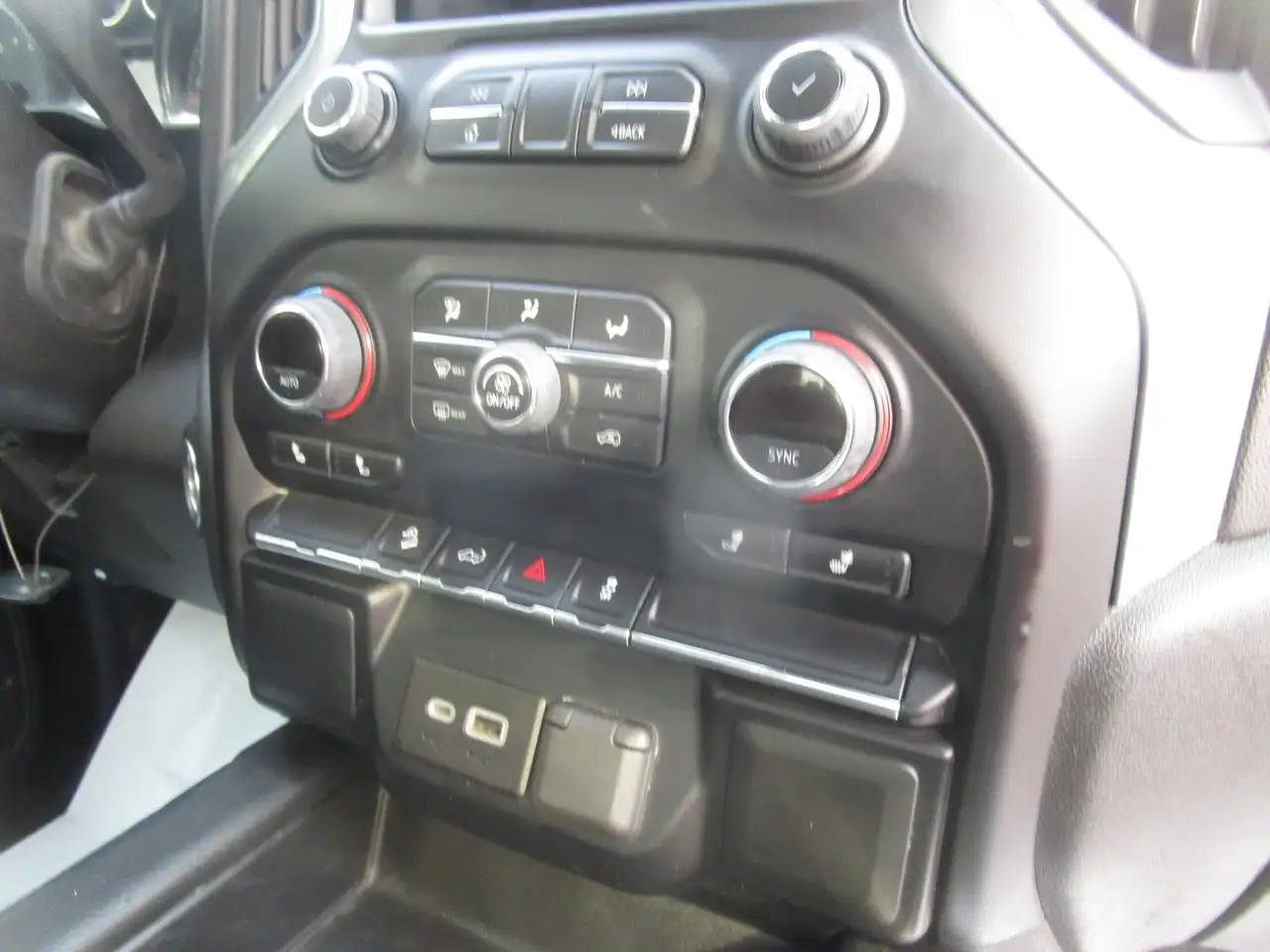 Chevrolet Silverado 1500 снимка Chevrolet Silverado 1500