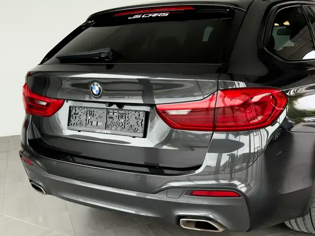 BMW 5 Series view 10