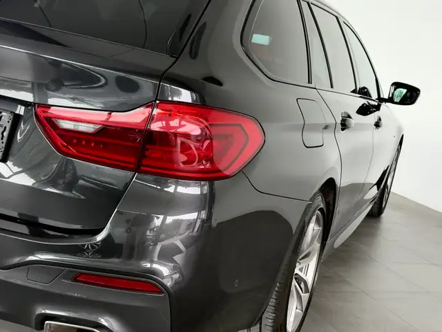 BMW 5 Series view 9