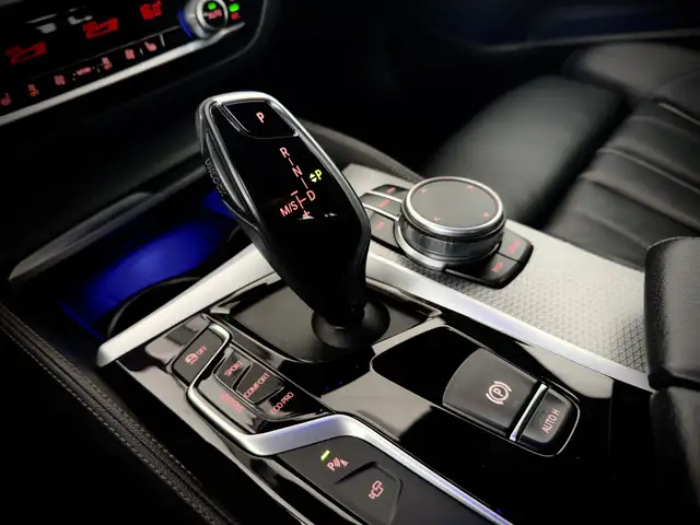 BMW 5 Series view 14