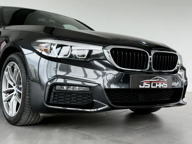 BMW 5 Series view 4