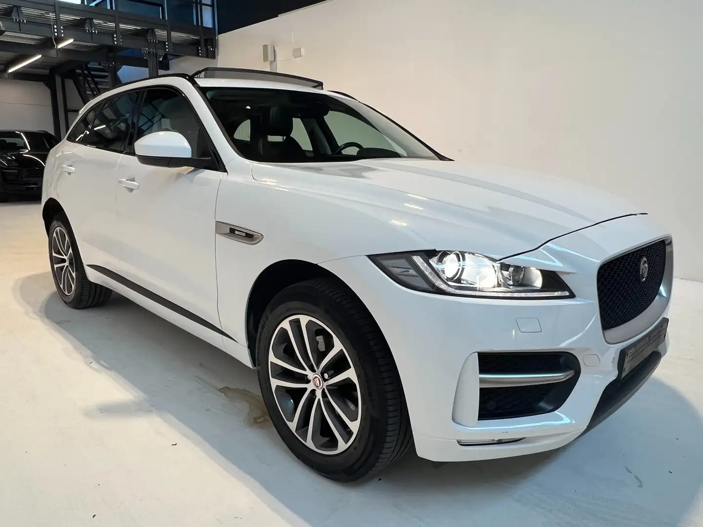 Jaguar F-Pace F-Pace 2015 2.0d i4 R-Sport awd 180cv auto my19 Bianco - 1