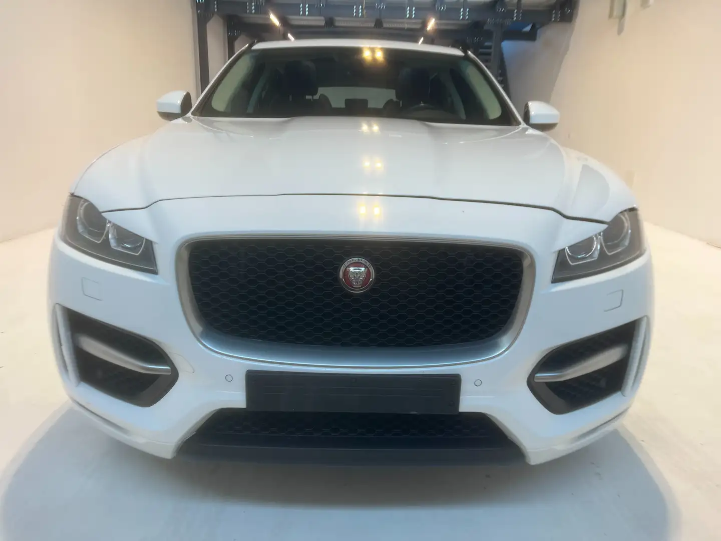 Jaguar F-Pace F-Pace 2015 2.0d i4 R-Sport awd 180cv auto my19 Bianco - 2