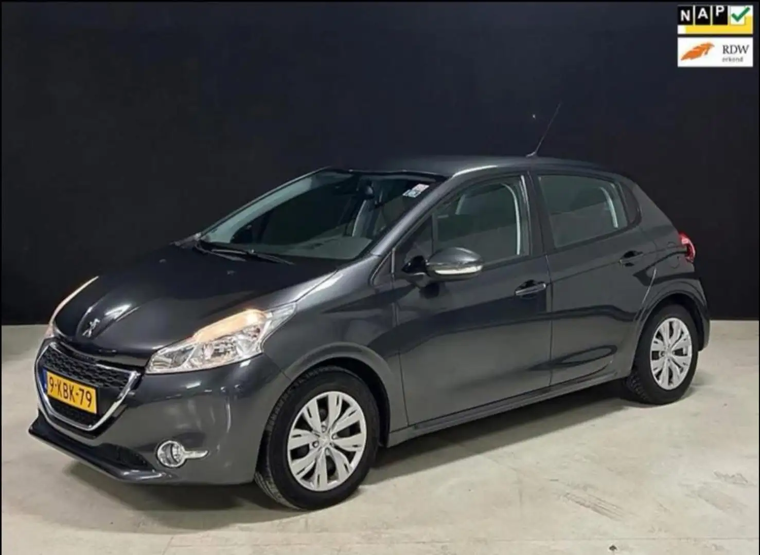 Peugeot 208 1.2 VTi Envy Grijs - 1