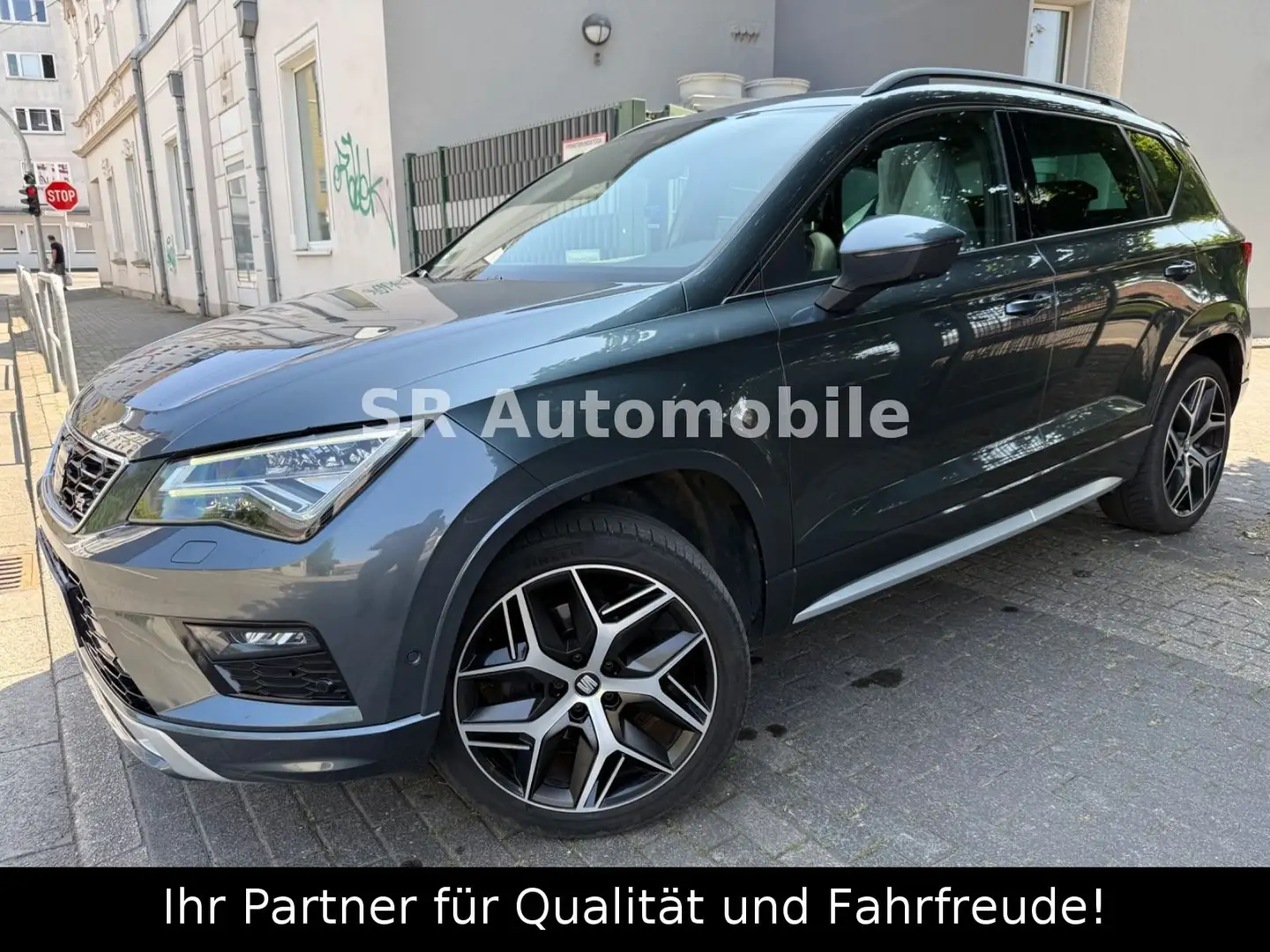 SEAT Ateca 2.0 FR 4Drive 1.HAND*AHK*NAVI*360°KAMERA Grau - 2