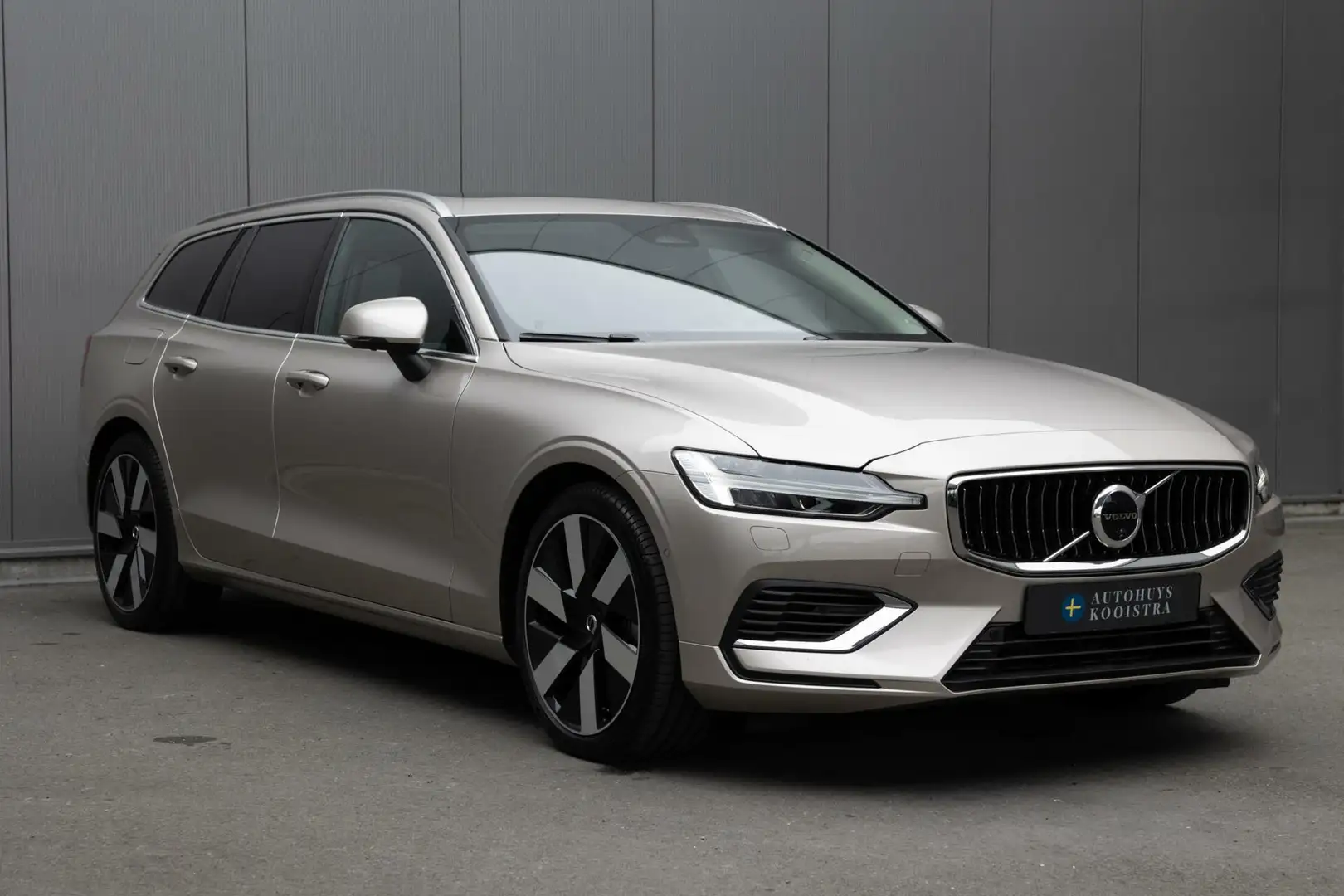 Volvo V60 2.0 T6 Recharge AWD Ultra Bright MY 2025 FULL OPTI Argento - 2