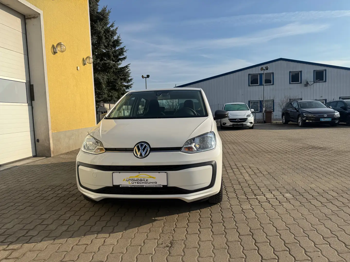 Volkswagen up! 1.0 Benzin Trend Line Weiß - 1