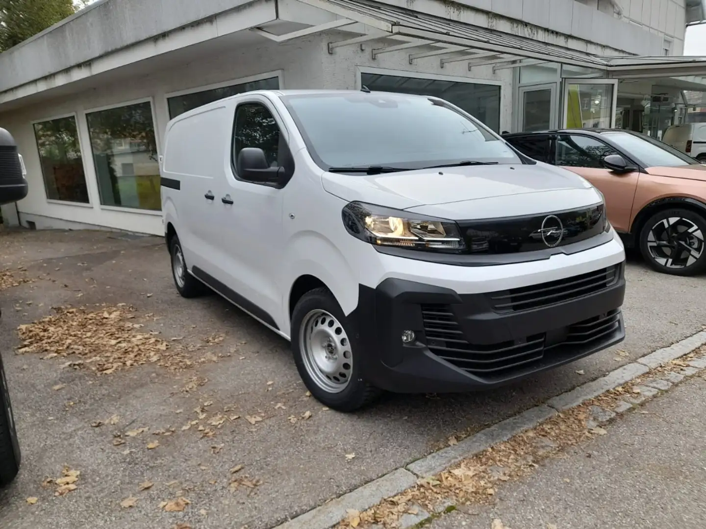 Opel Vivaro Kasten 1.5 D nur Gewerbe AHK+Kam.+PDC Weiß - 2