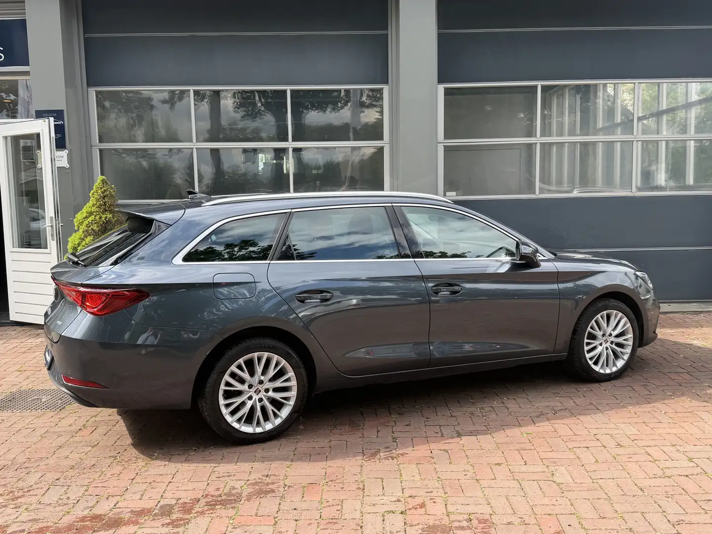 SEAT Leon e-Hybrid Sportstourer 1.4 TSI eHybrid PHEV FR km 95.000 Nap Grau - 2