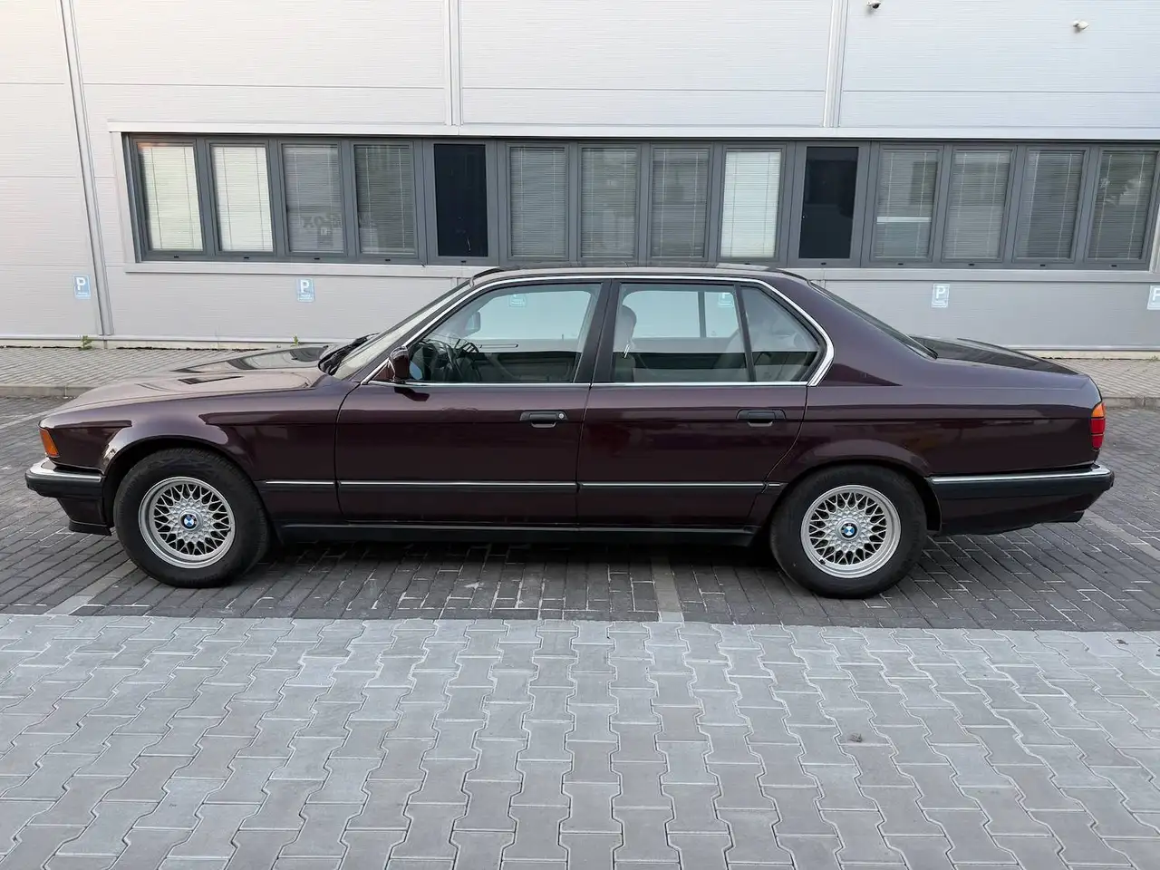 BMW 750i, foto 2