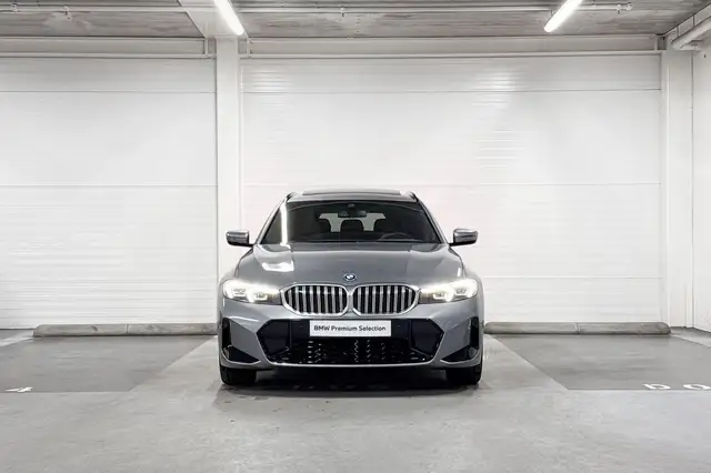 BMW 3 Series view 6