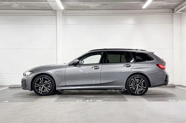BMW 3 Series view 2