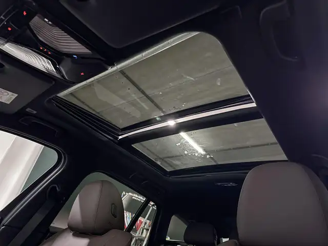 BMW 3 Series view 11