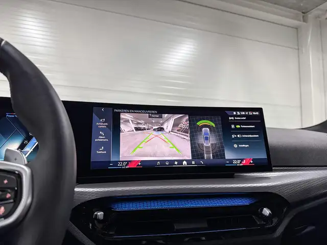 BMW 3 Series view 14