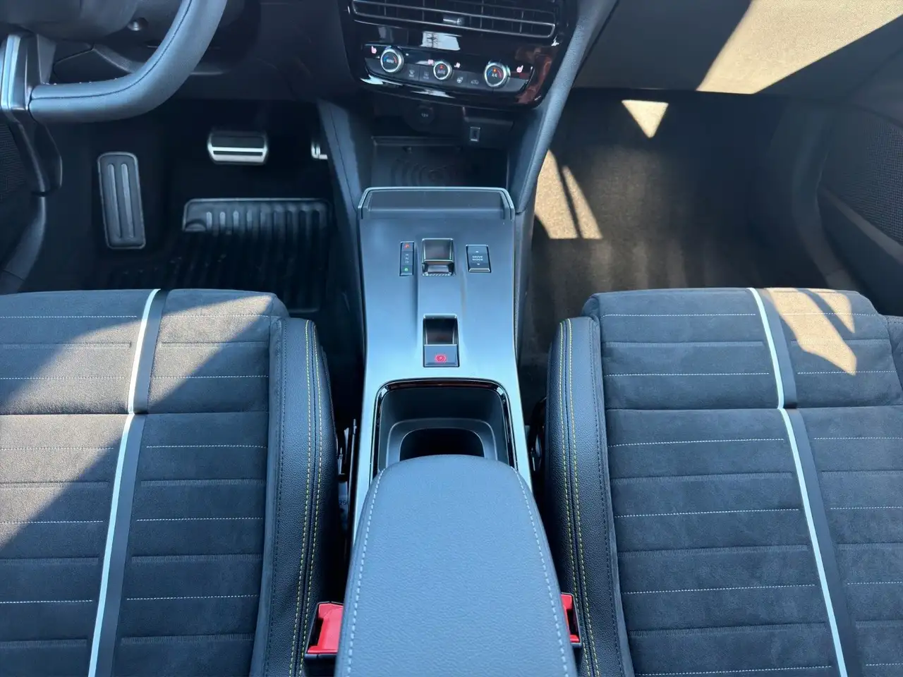 Opel Mokka-E Mokka GSE MATRIX-LED, NAVI, 20" ALU, ALCANTARA 11
