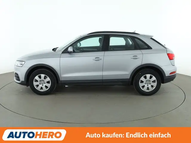 Audi Q3 view 3