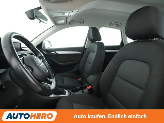 Audi Q3 view 10
