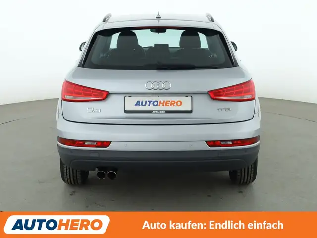 Audi Q3 view 5