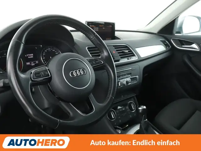 Audi Q3 view 11