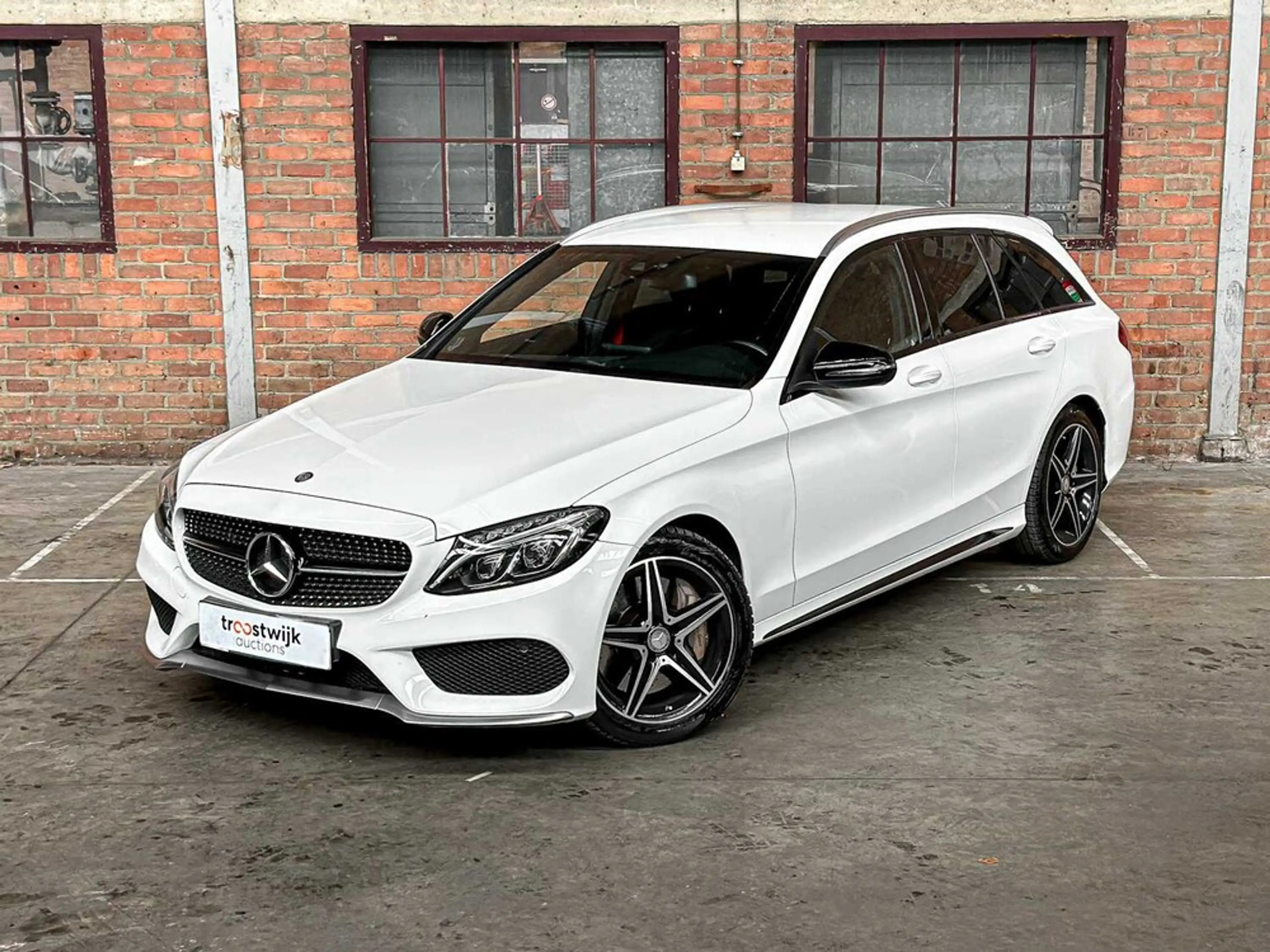 Mercedes-Benz C 450 AMG — photo 4