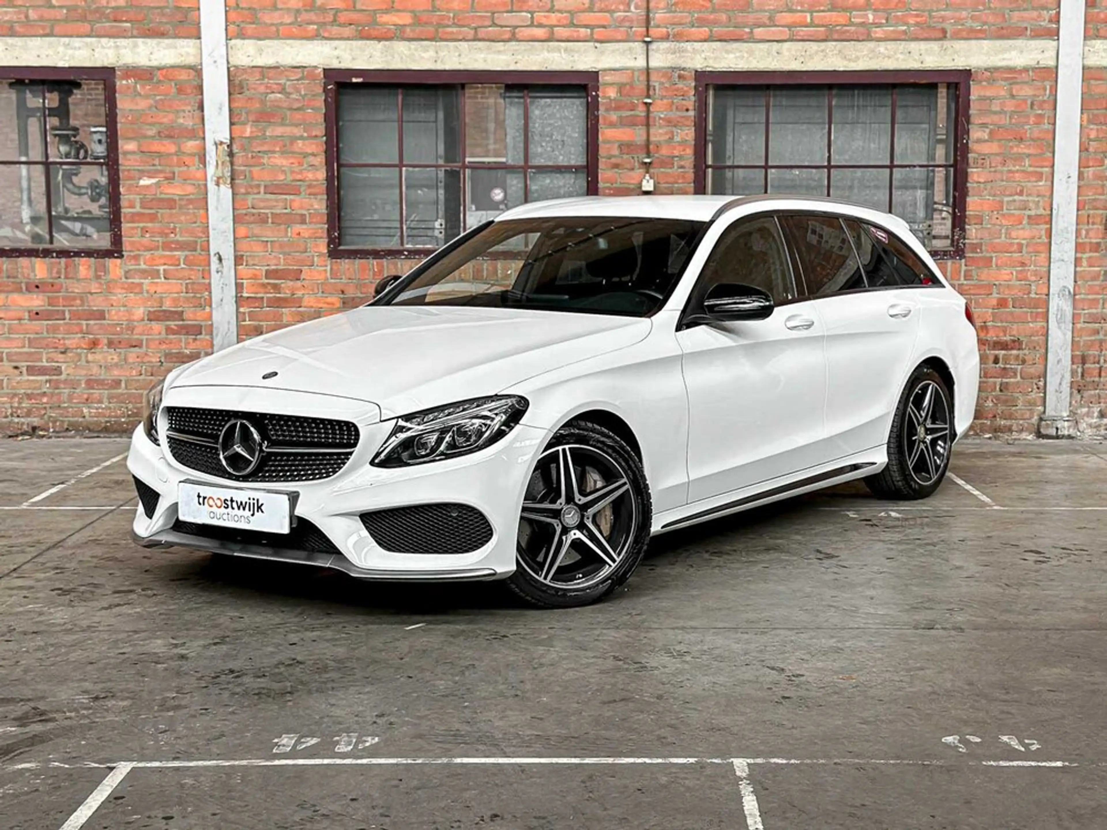 Mercedes-Benz C 450 AMG — photo 3
