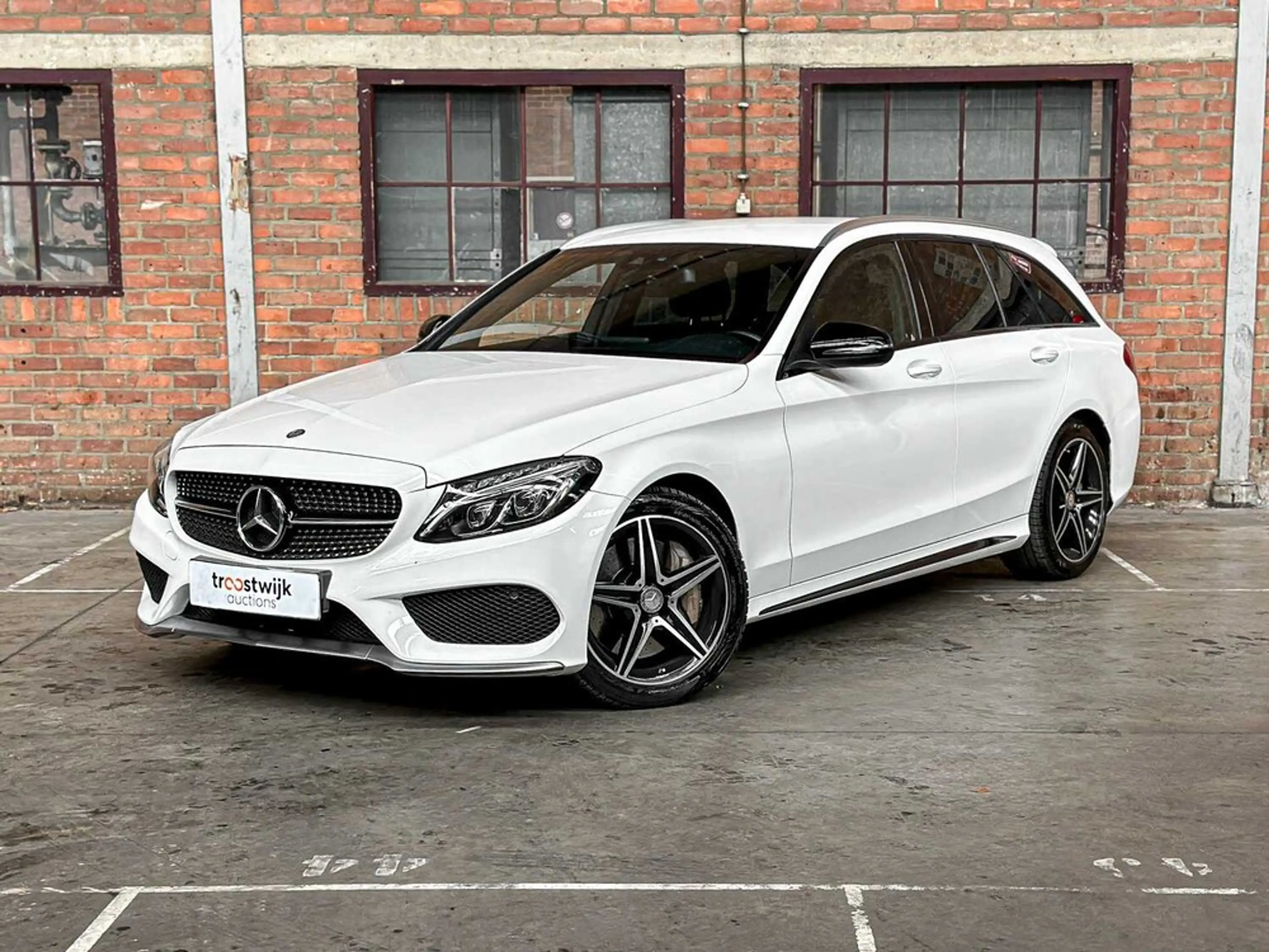 Mercedes-Benz C 450 AMG — photo 2
