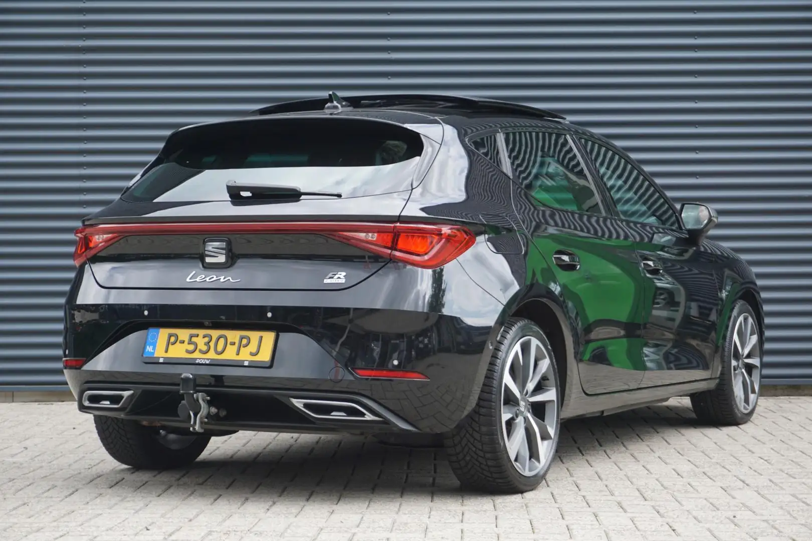 SEAT Leon 1.4 TSI 204pk eHybrid PHEV FR | Panoramadak | Adap Zwart - 2