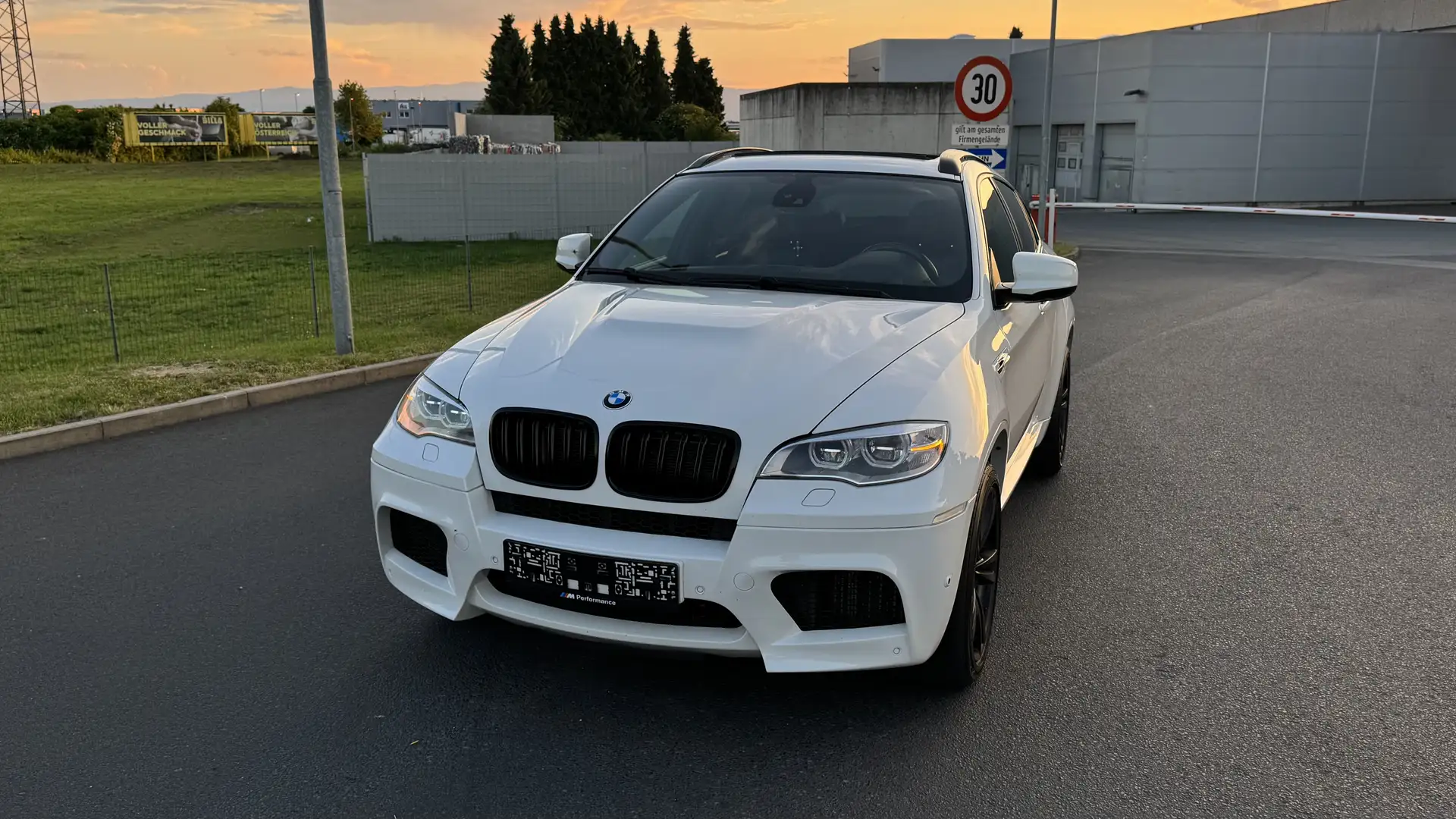 BMW X6 M **FACELIFT**VOLL**TOP ZUSTAND** Weiß - 2