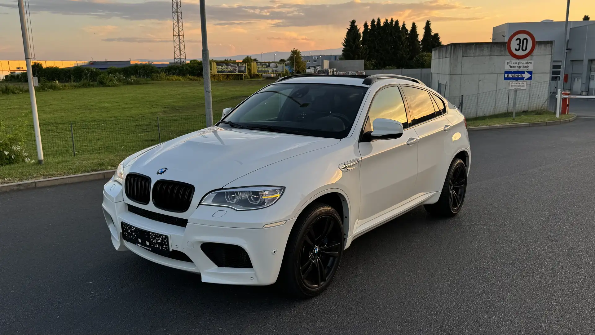 BMW X6 M **FACELIFT**VOLL**TOP ZUSTAND** Weiß - 1