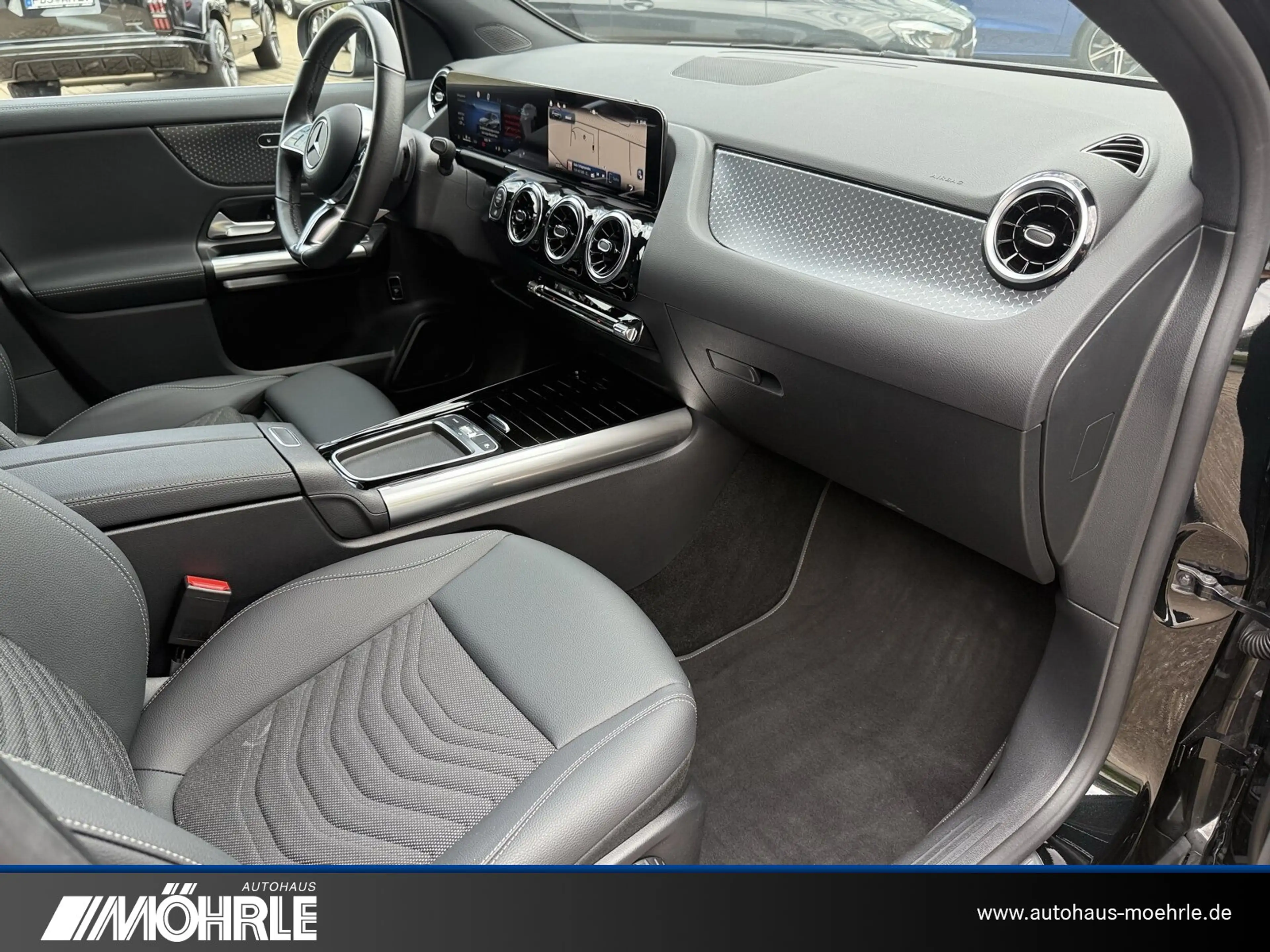 Mercedes-Benz GLA 180 GLA 180 Progressive Line Advanced Kamera LED Klima — photo 15