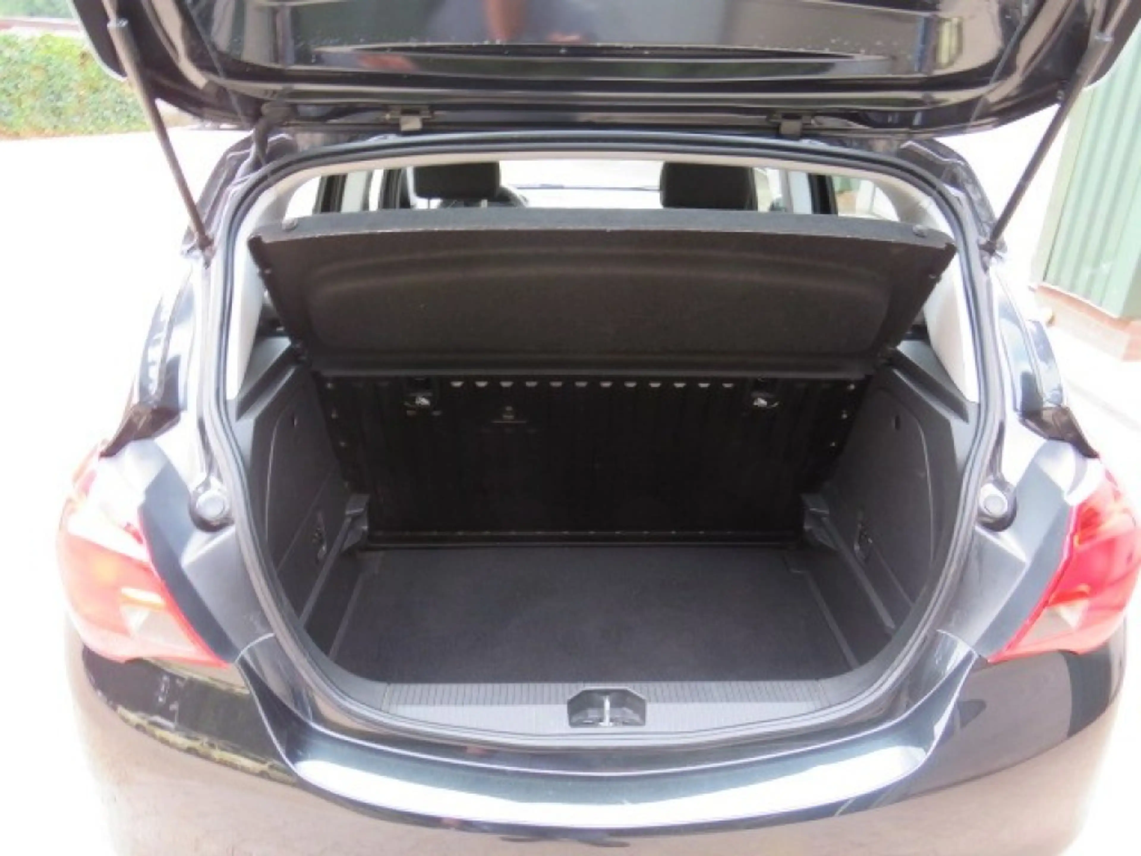 Opel Corsa-e 1.4 BUSINESS+ — photo 17