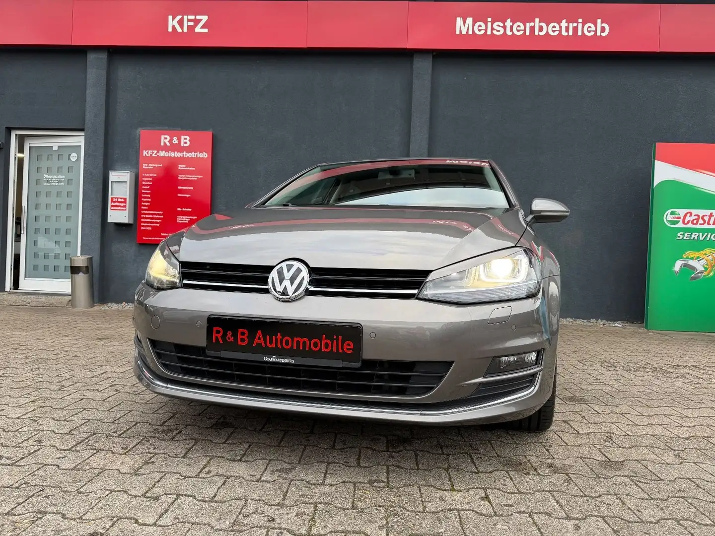 Volkswagen Golf VII Lim. Lounge BMT*150*PS*Led*Navi*ACC*Asi Grau - 2