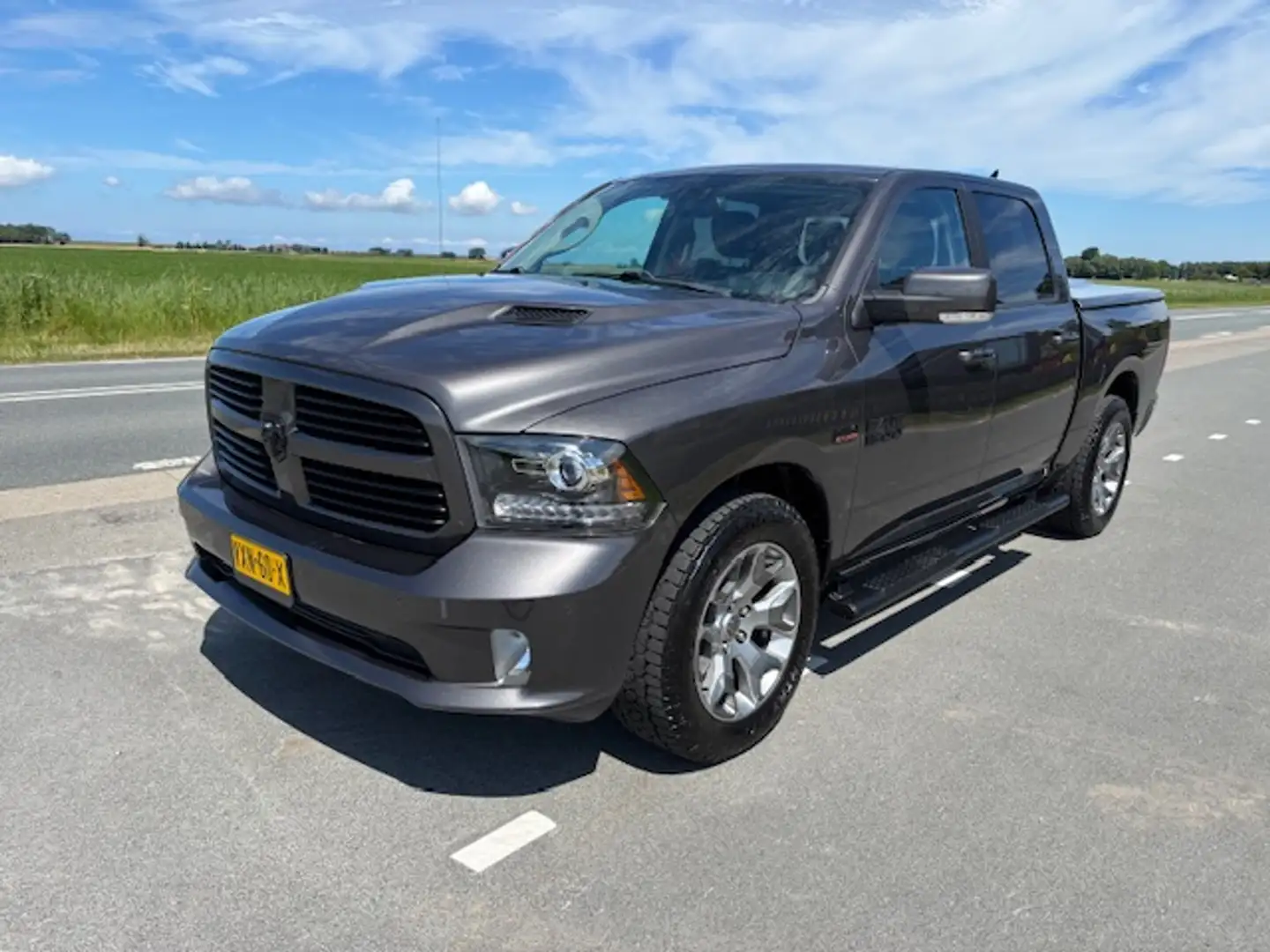 Dodge RAM 1500 sport Marge Btw en bpm vrij financiering v/a Gris - 1