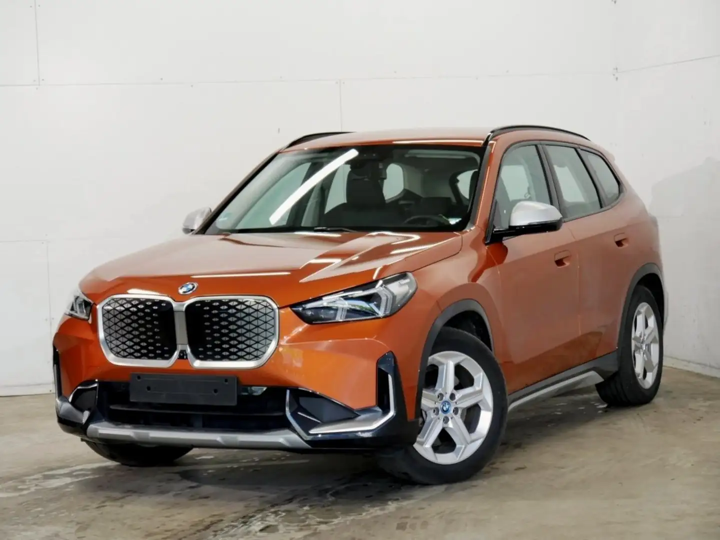 BMW iX1 xDrive30 xLine HeadUp 360°Kam LiveCockpitPro Orange - 1