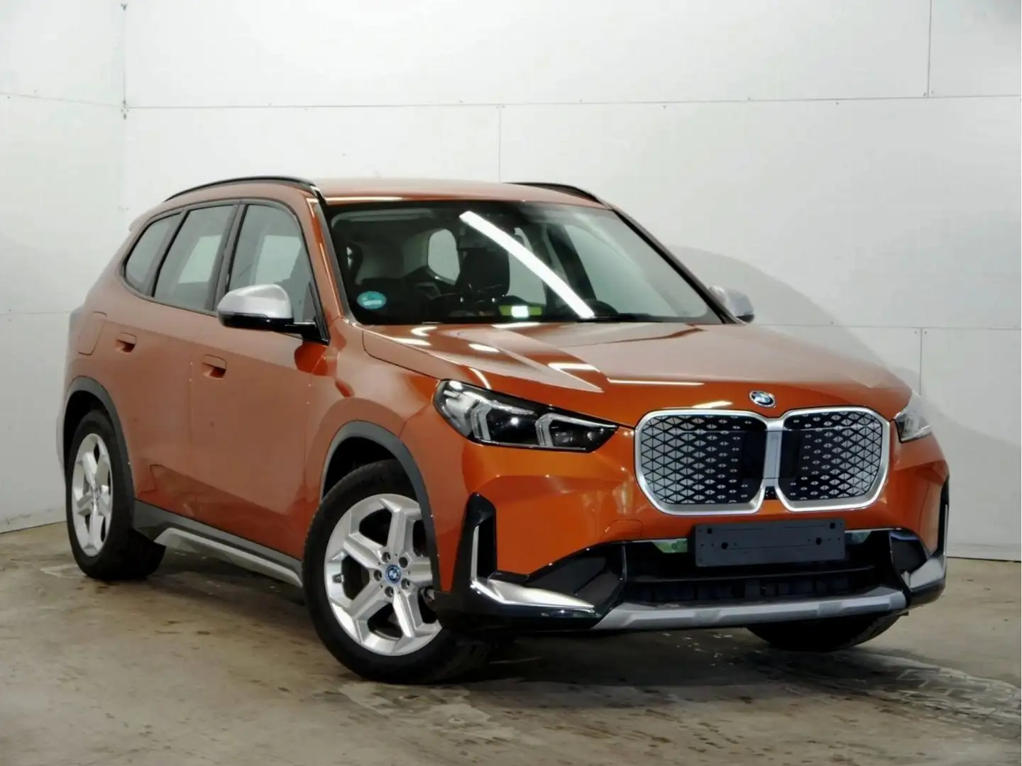 BMW iX1 xDrive30 xLine HeadUp 360°Kam LiveCockpitPro Orange - 2